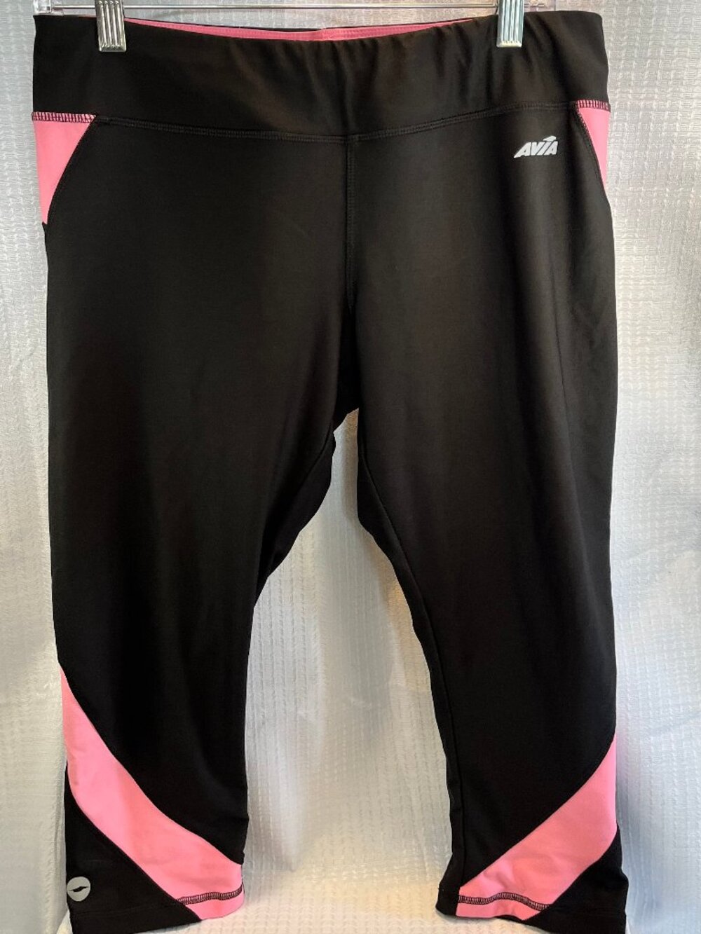 Avia Colorblock Capri Leggings Black with Pink size L